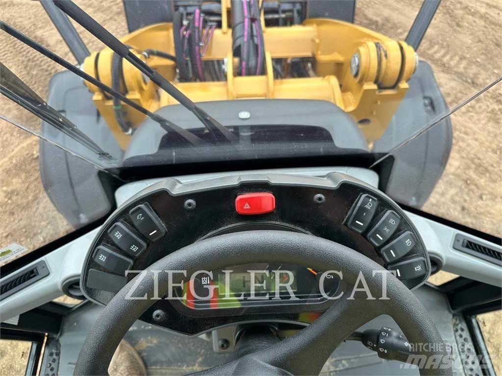 CAT 908M Kolové nakladače