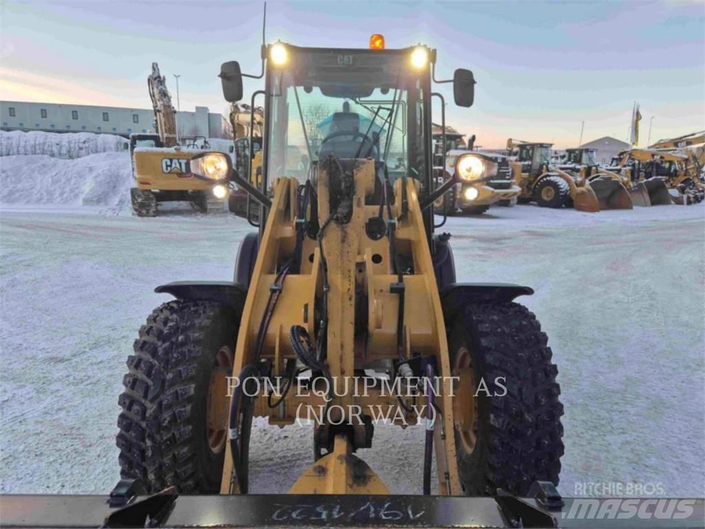 CAT 908M Kolové nakladače