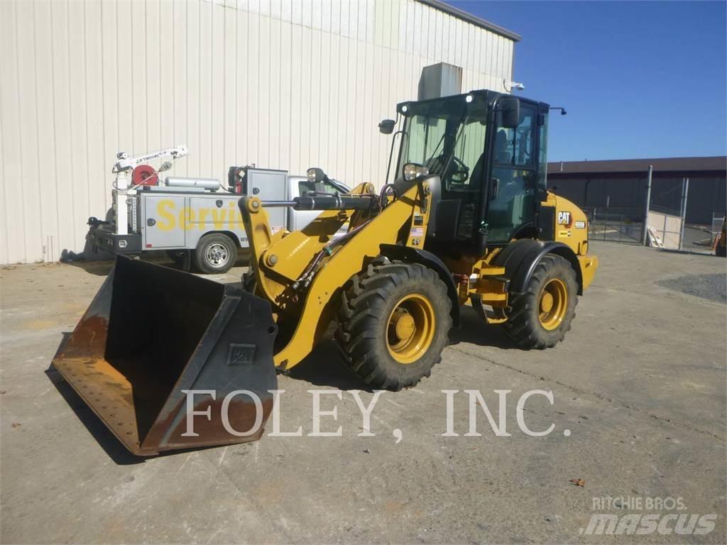 CAT 908M Kolové nakladače