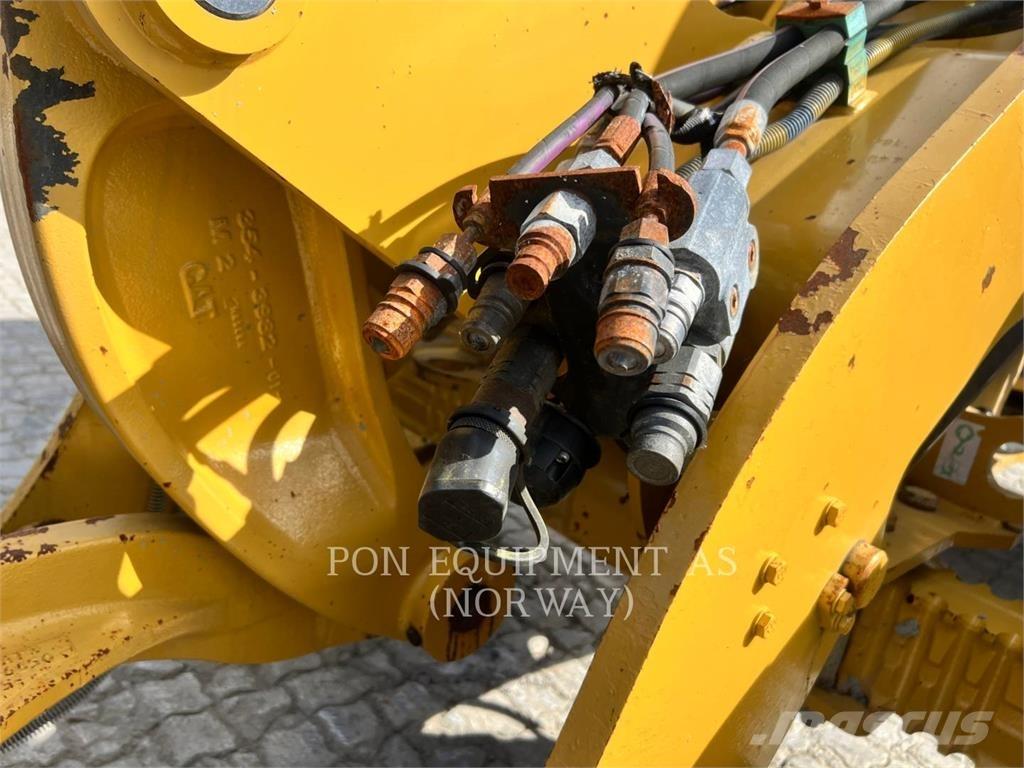 CAT 908M Kolové nakladače