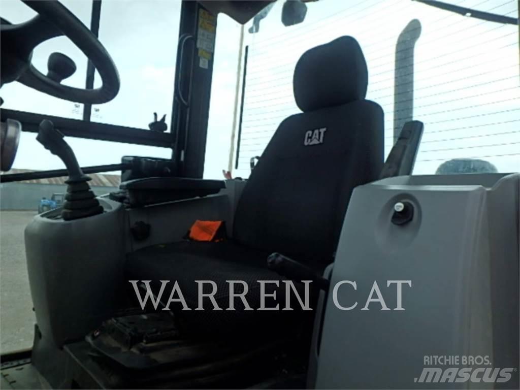 CAT 908M Kolové nakladače