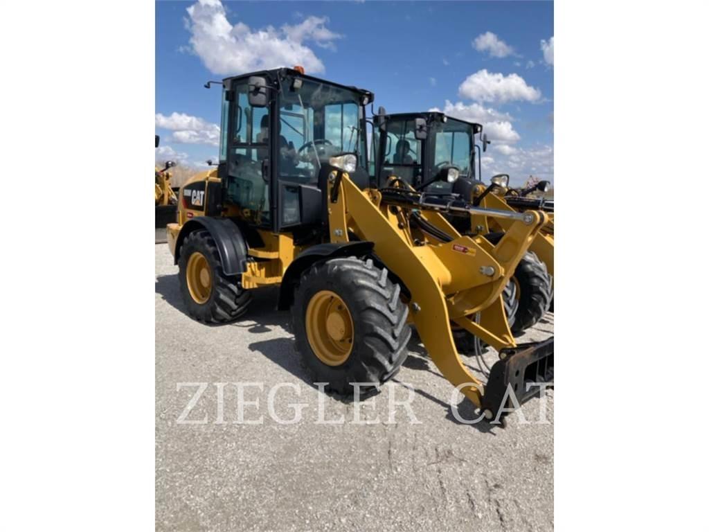 CAT 908M Kolové nakladače