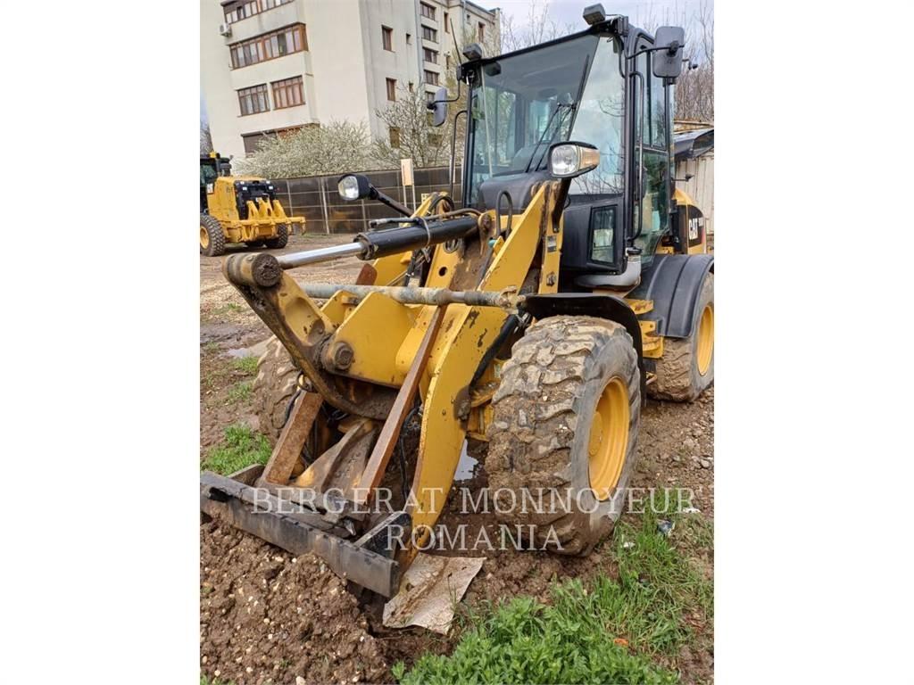 CAT 908M Kolové nakladače