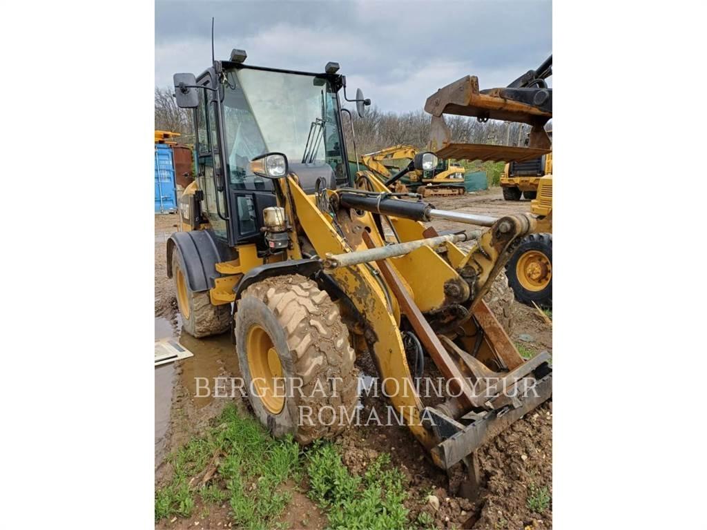 CAT 908M Kolové nakladače