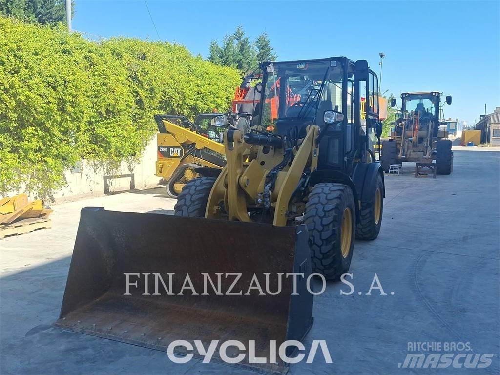 CAT 908M Kolové nakladače