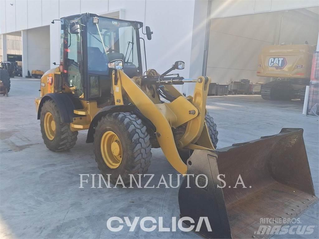 CAT 908M Kolové nakladače