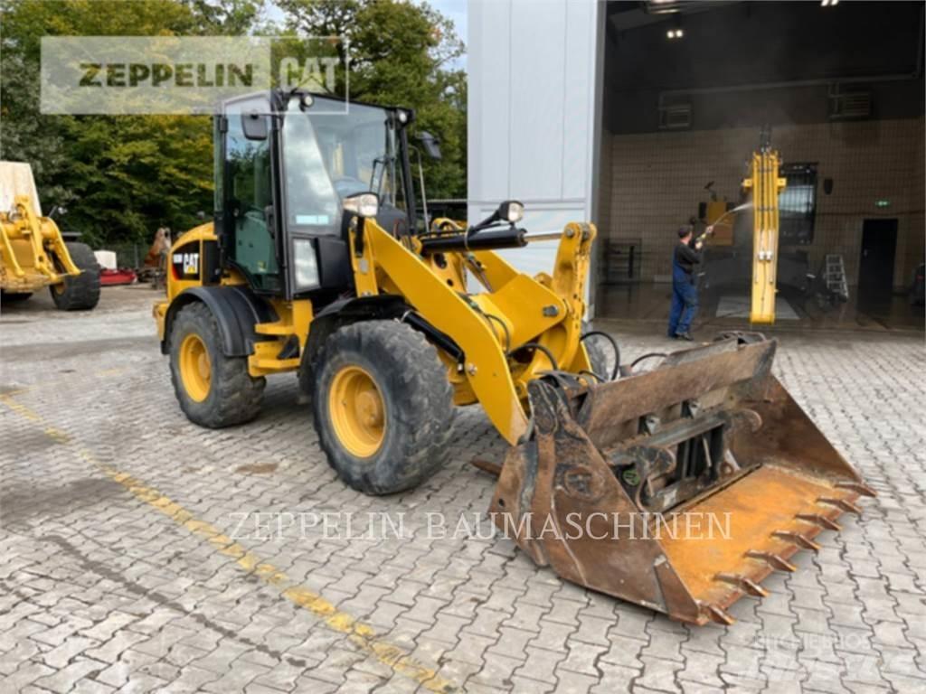 CAT 908M Kolové nakladače