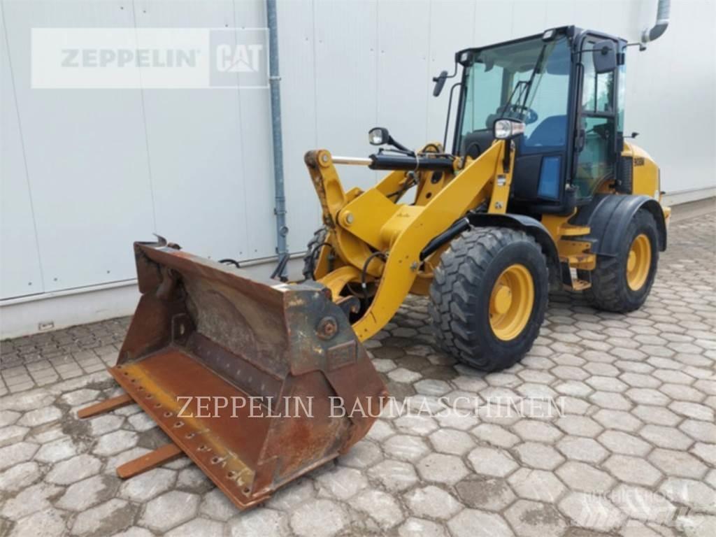 CAT 908M Kolové nakladače