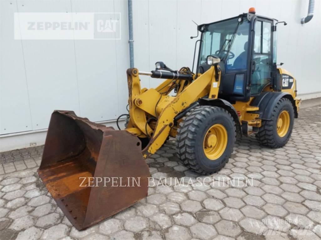 CAT 908M Kolové nakladače