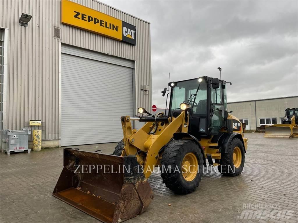 CAT 908M Kolové nakladače