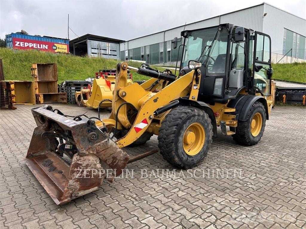 CAT 908M Kolové nakladače