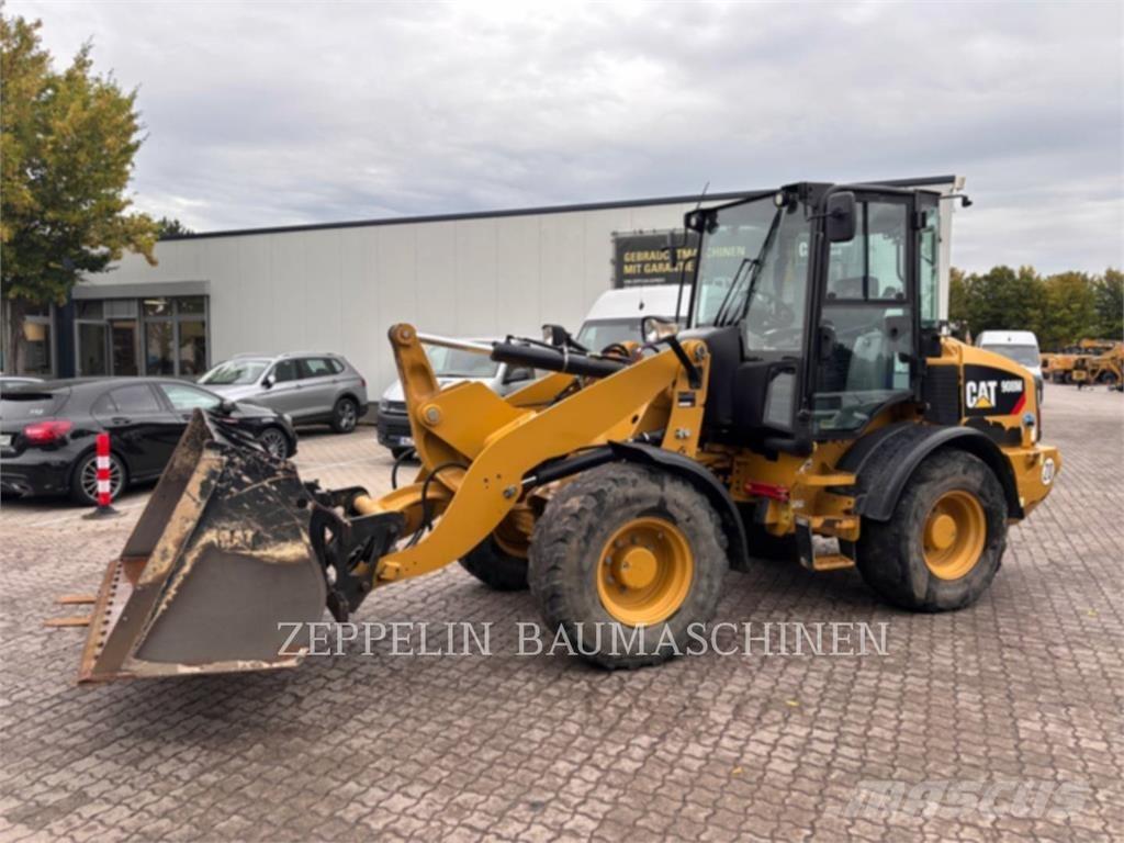 CAT 908M Kolové nakladače