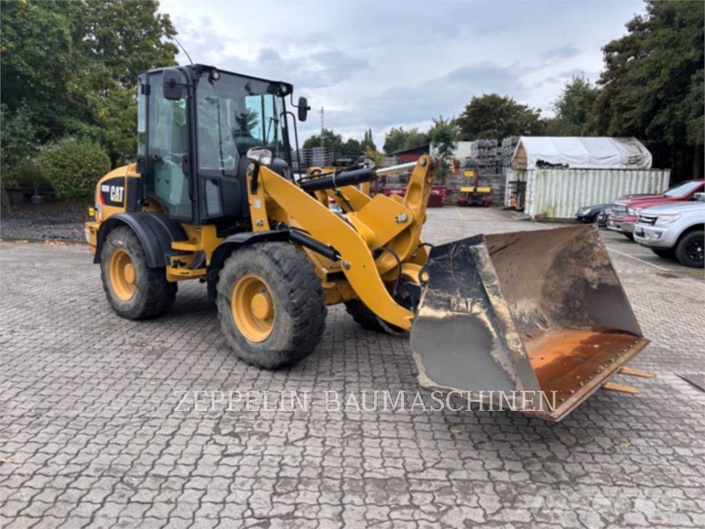 CAT 908M Kolové nakladače