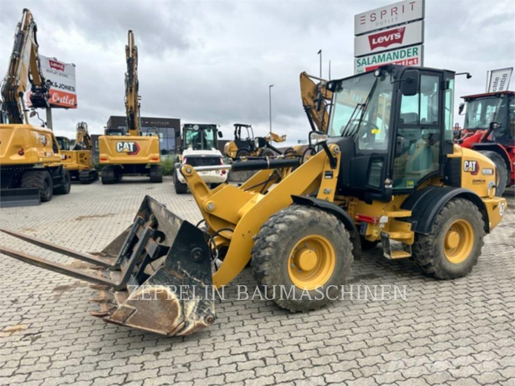 CAT 908M Kolové nakladače