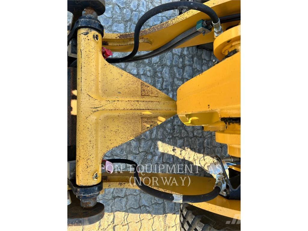 CAT 908M Kolové nakladače