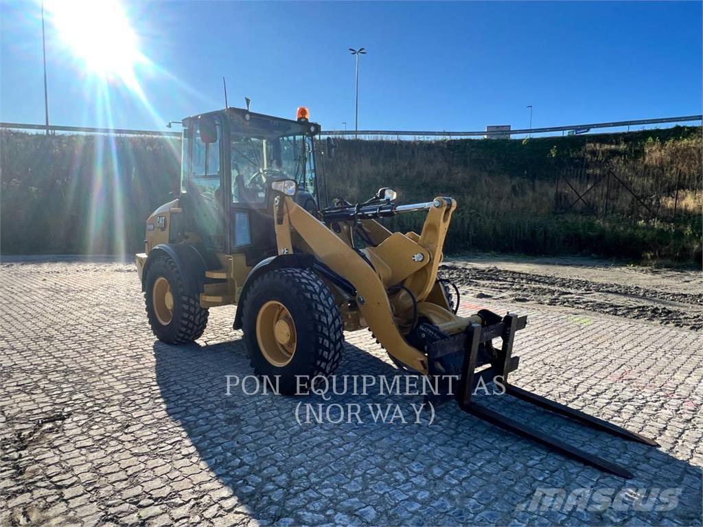 CAT 908M Kolové nakladače