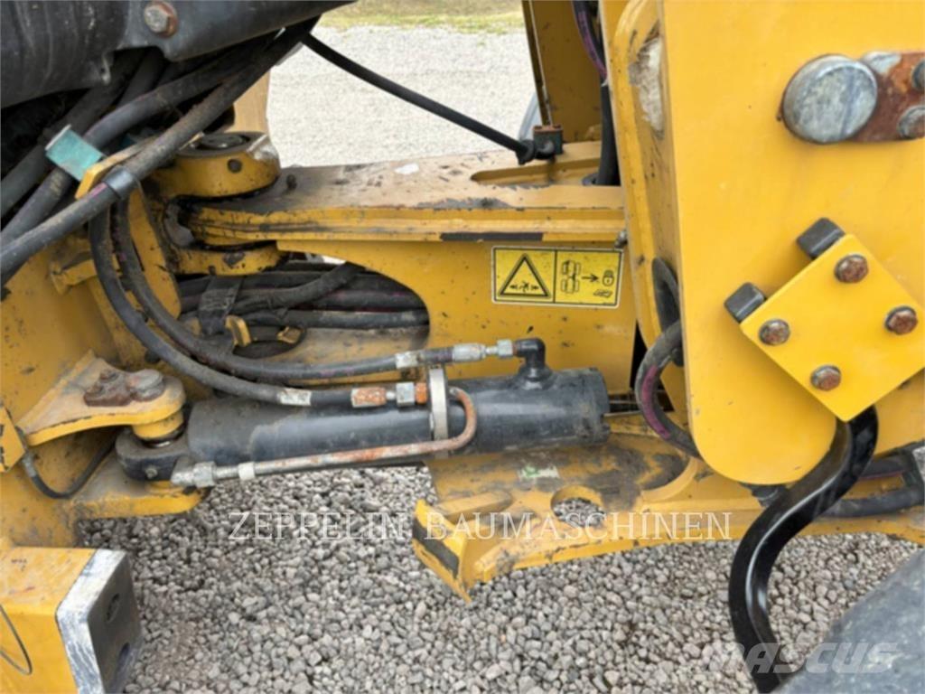 CAT 908M Kolové nakladače