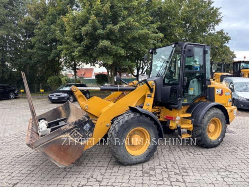 CAT 908M Kolové nakladače