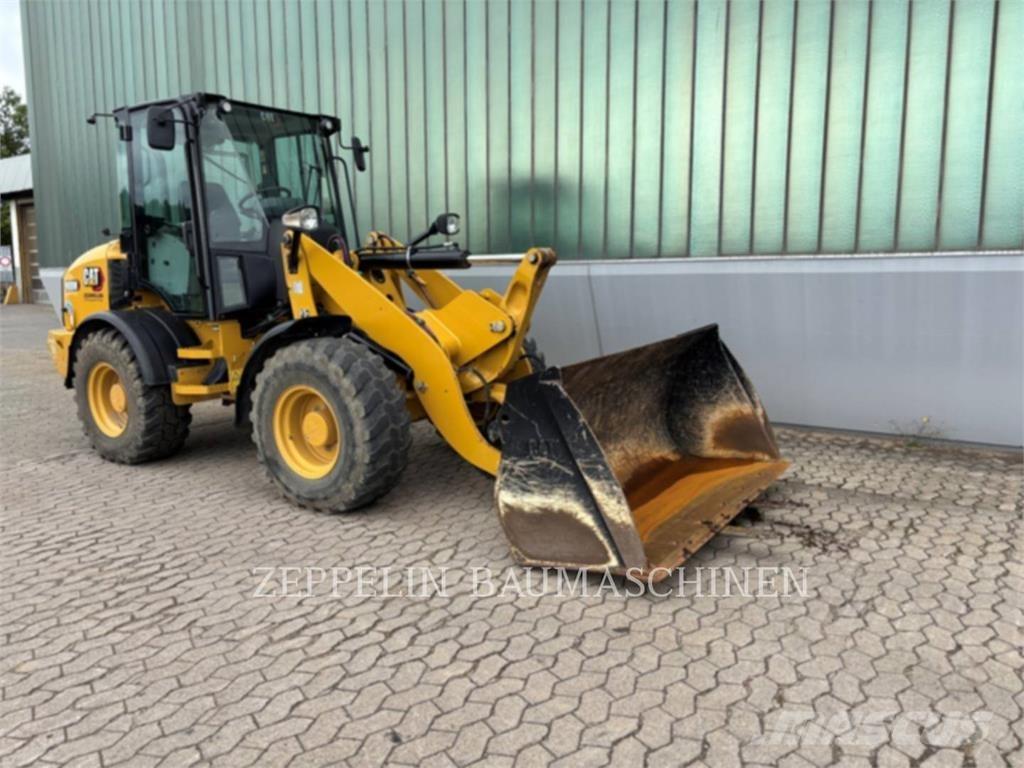 CAT 908M Kolové nakladače