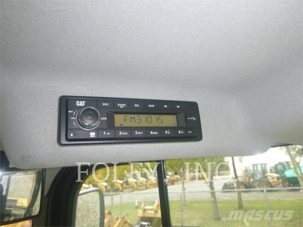 CAT 908M Kolové nakladače