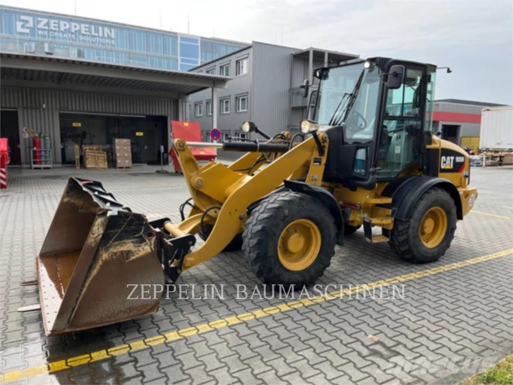 CAT 908M Kolové nakladače