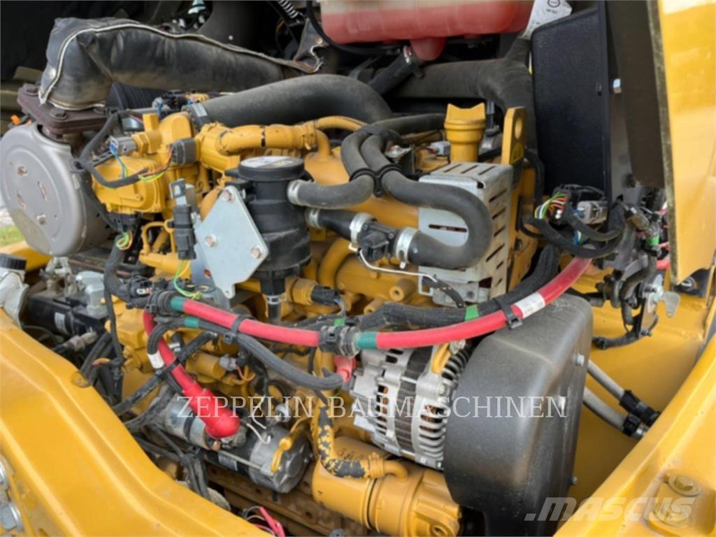 CAT 908M Kolové nakladače