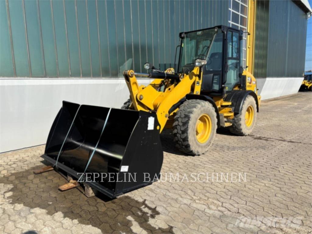 CAT 908M Kolové nakladače
