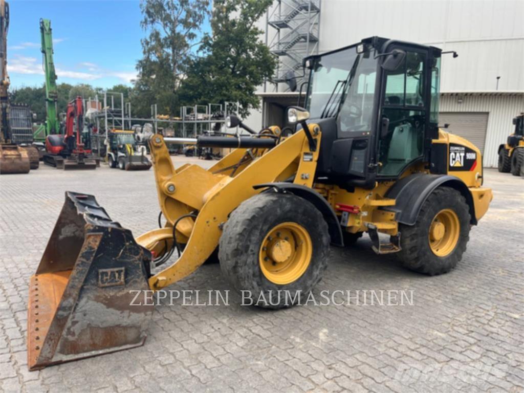 CAT 908M Kolové nakladače