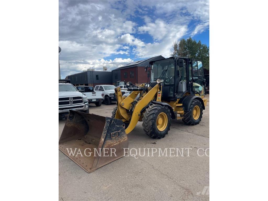 CAT 908M Kolové nakladače
