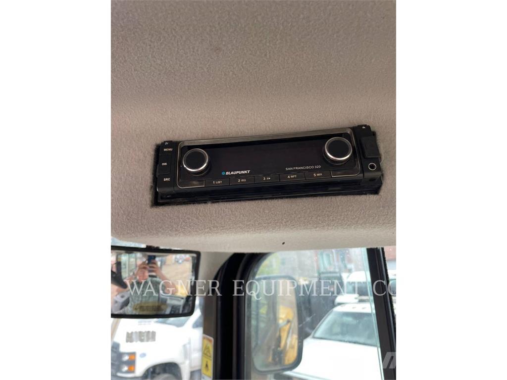 CAT 908M Kolové nakladače