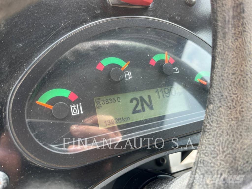 CAT 908M Kolové nakladače