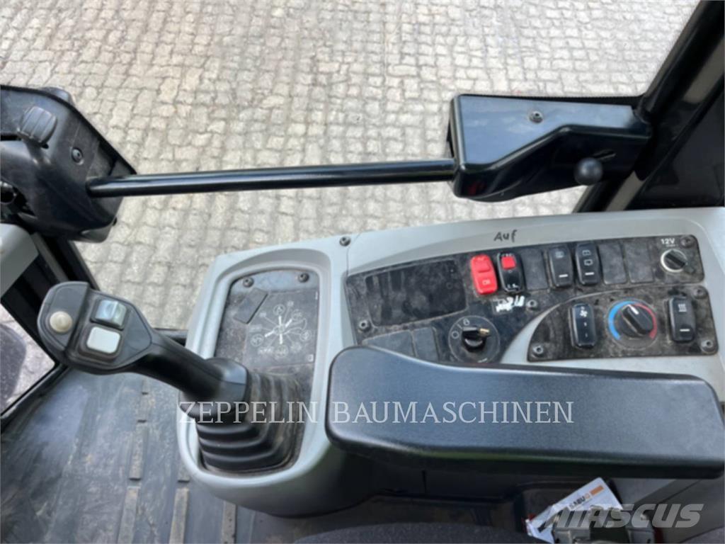 CAT 908M Kolové nakladače