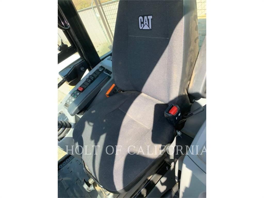 CAT 910M Kolové nakladače