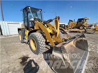 CAT 910M Kolové nakladače