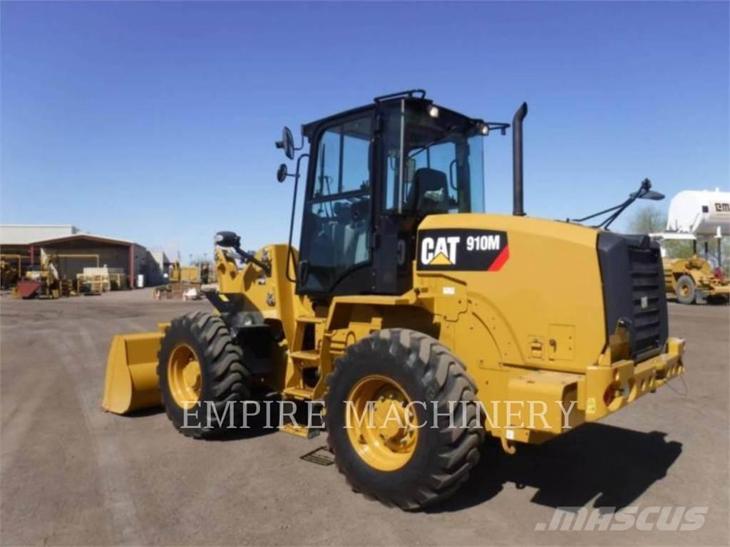 CAT 910M Kolové nakladače