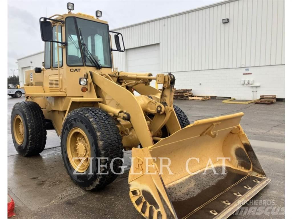 CAT 916 Kolové nakladače