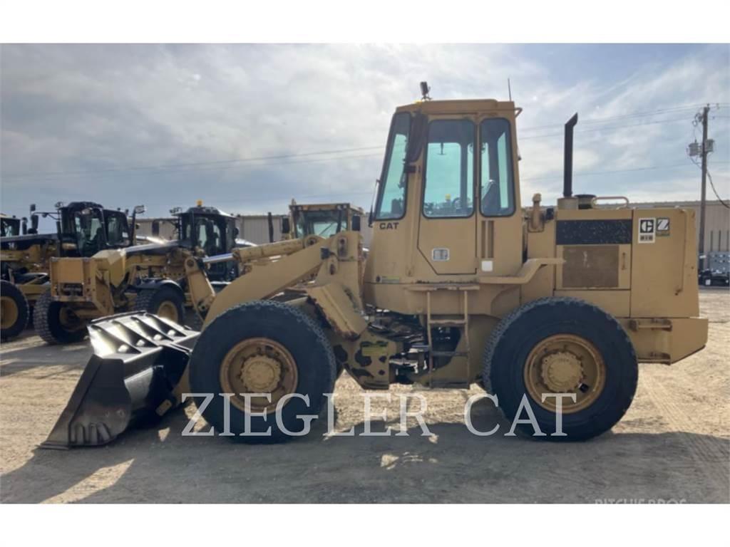 CAT 916 Kolové nakladače