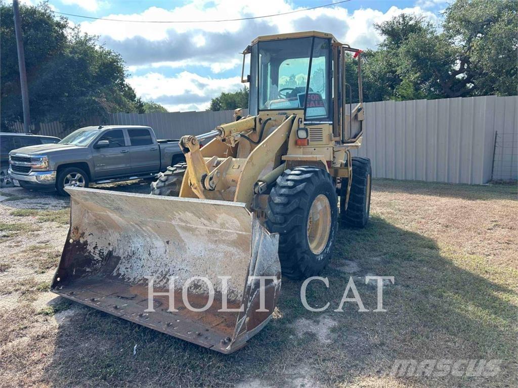 CAT 918F Kolové nakladače