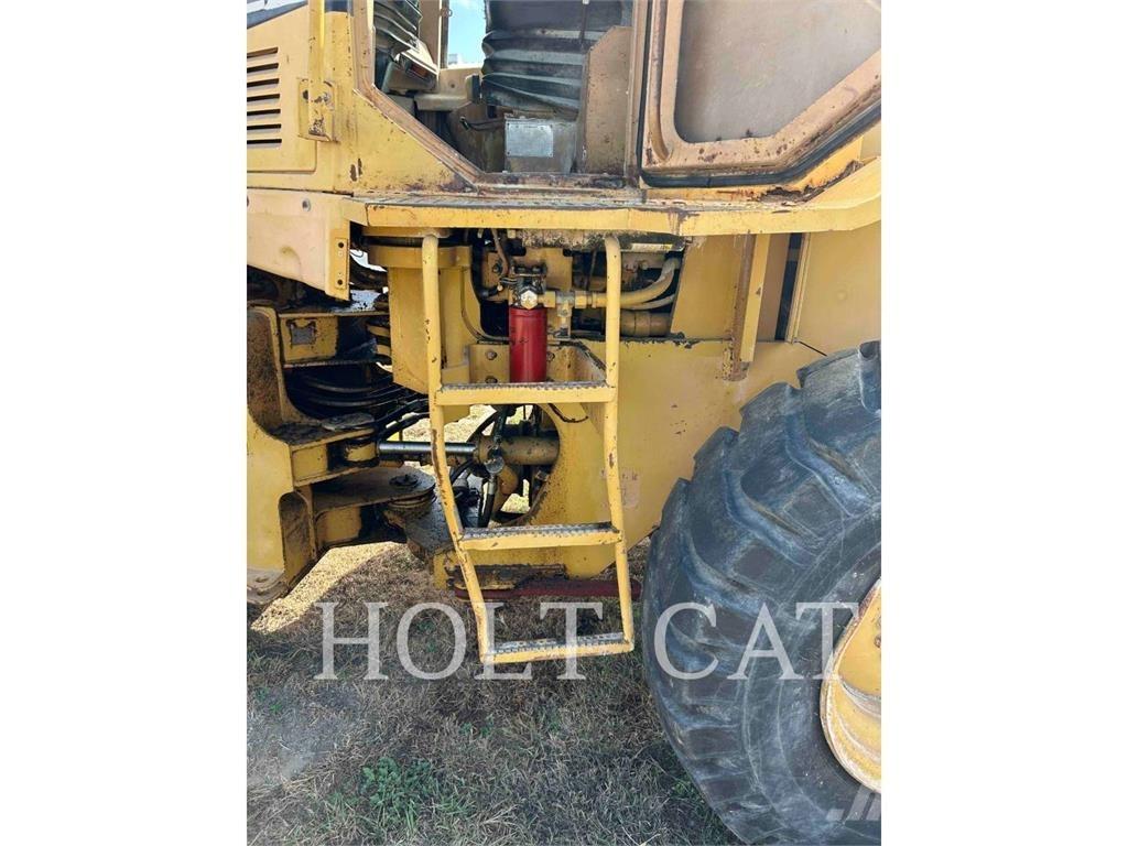 CAT 918F Kolové nakladače