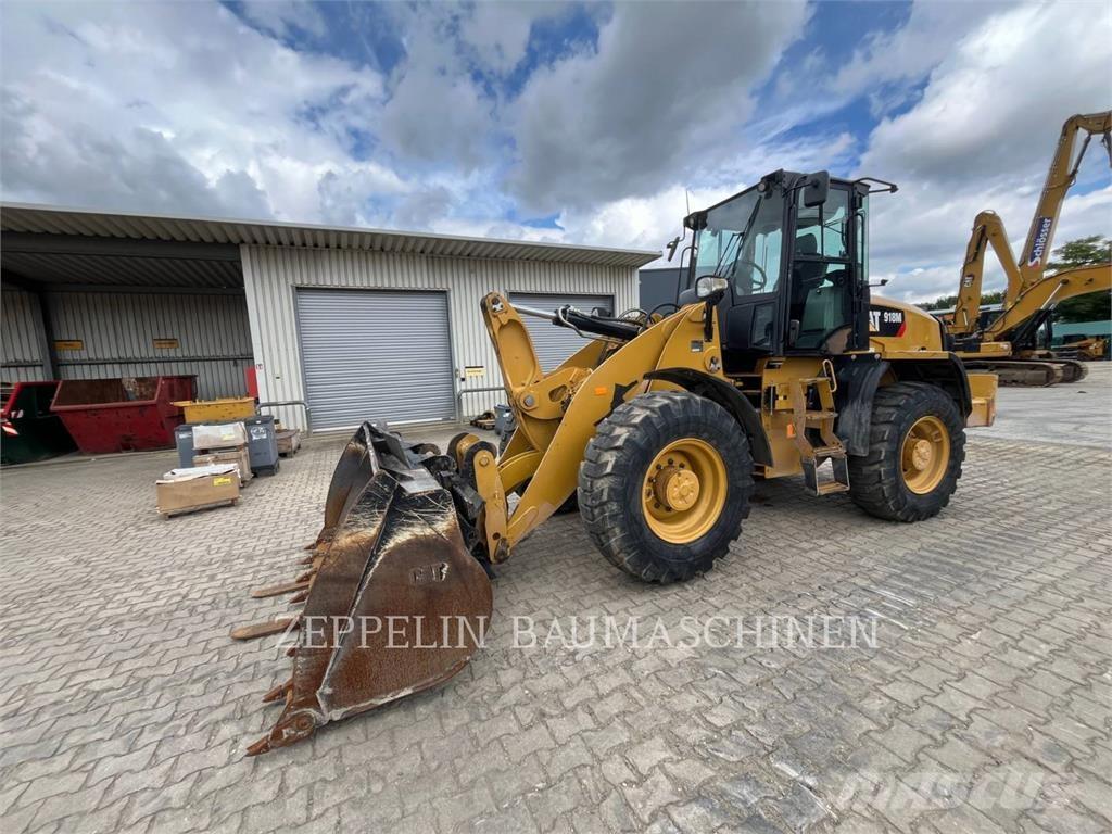 CAT 918M Kolové nakladače