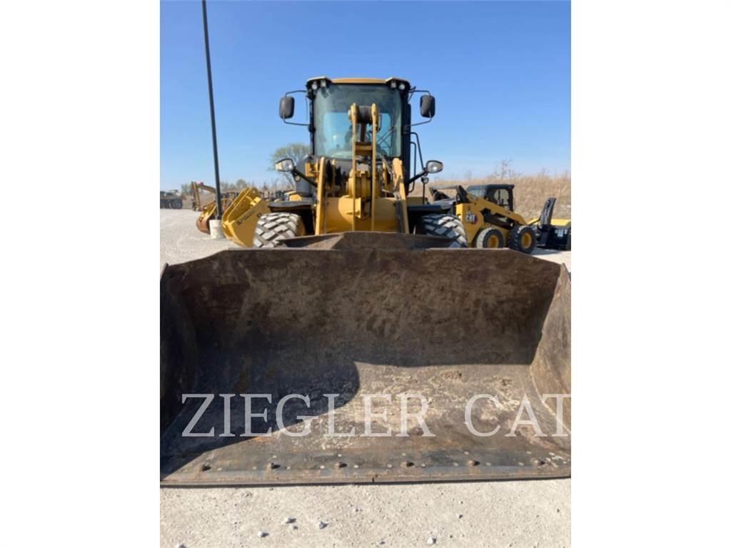 CAT 924K Kolové nakladače