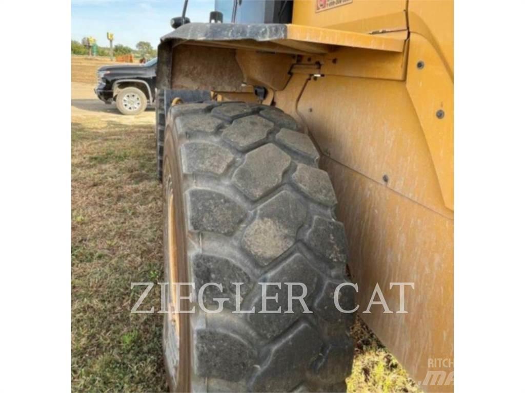CAT 926M Kolové nakladače