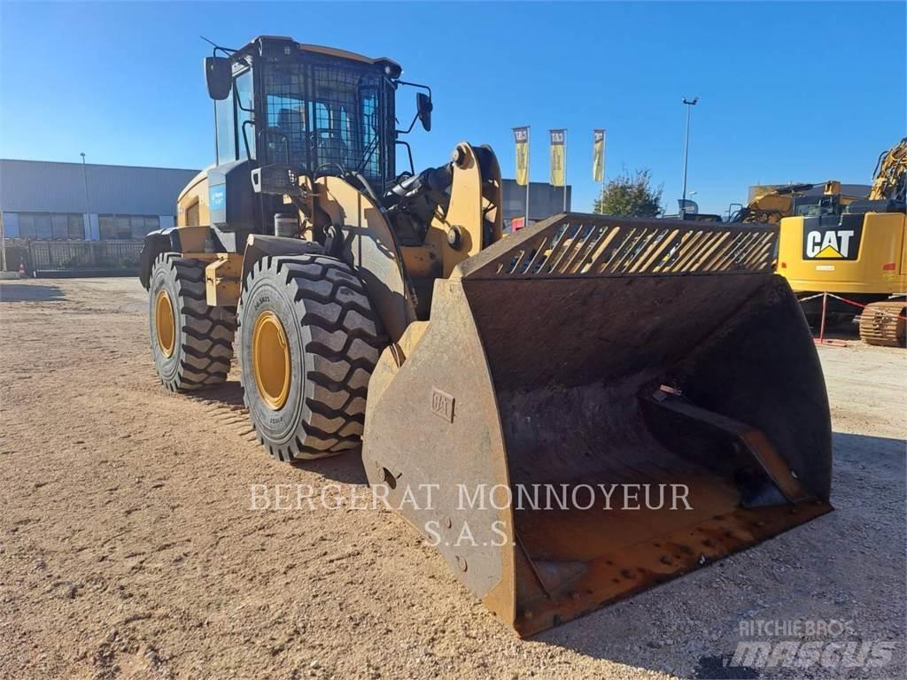CAT 926M Kolové nakladače