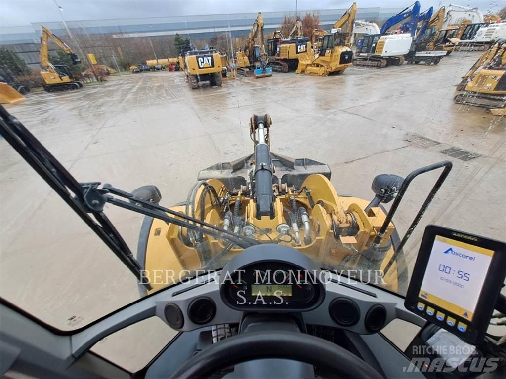 CAT 926M Kolové nakladače