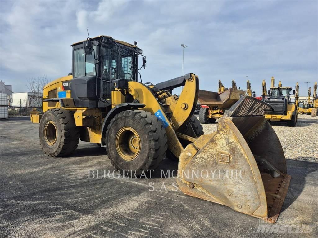 CAT 926M Kolové nakladače