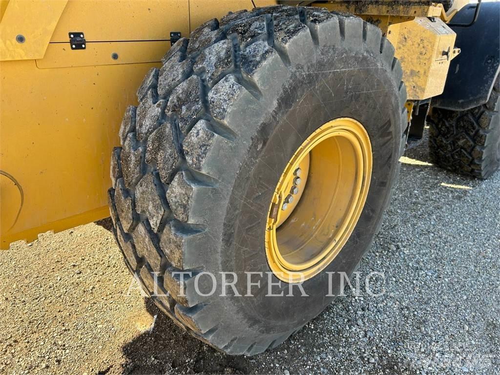CAT 926M Kolové nakladače