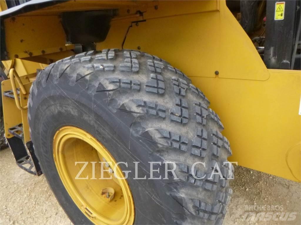 CAT 926M Kolové nakladače