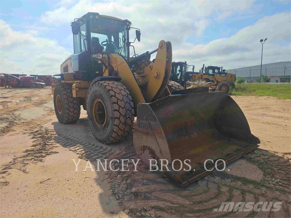 CAT 926M Kolové nakladače