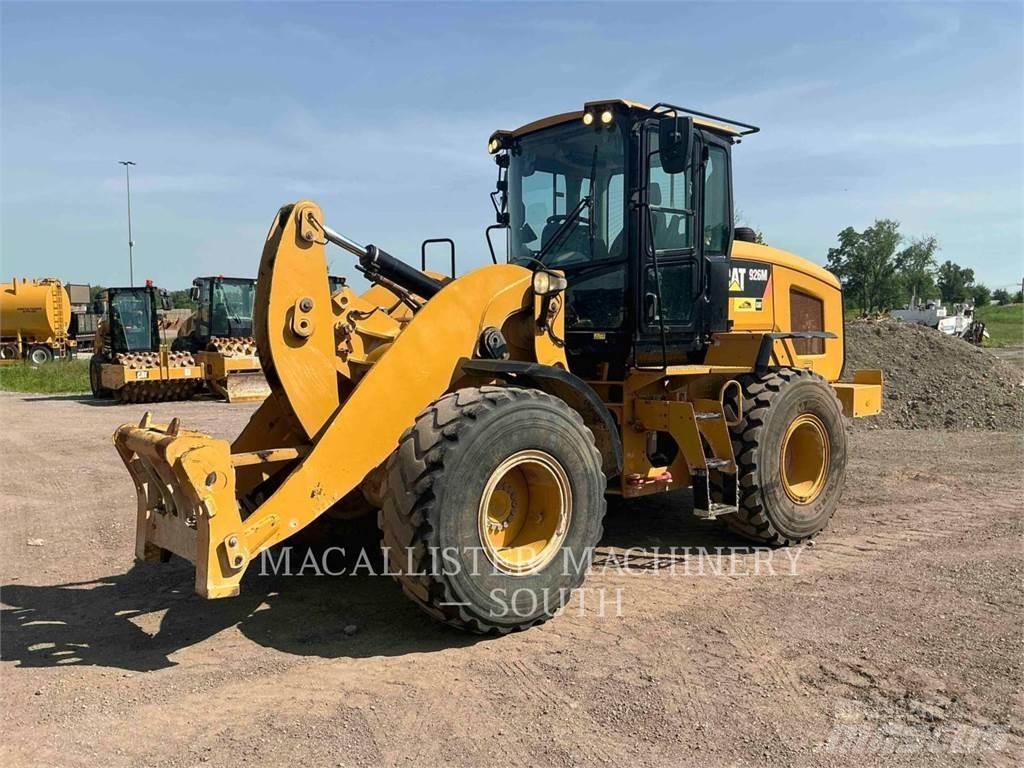 CAT 926M Kolové nakladače