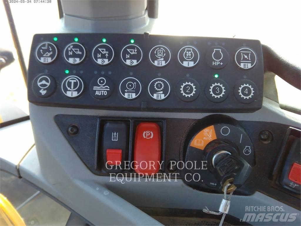 CAT 926M Kolové nakladače